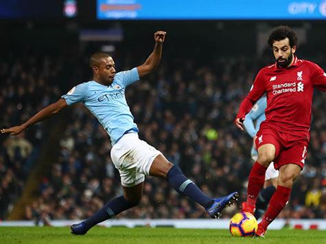 רגע לפני השריקה להפסקה, פרננדיניו הרחיק ניסיון נגיחה לרחבה. 0:1 לסיטי בירידה למחצית (Clive Brunskill)