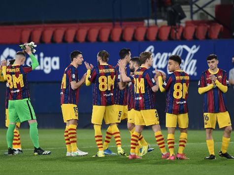 ברצלונה ציינה את יום העצמאות של קטאלוניה עם חולצות מיוחדות בפתיחת המשחק