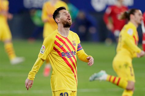 זה לא היה רחוק. כדור חופשי של מסי מ-35 מטרים אלכסונית כמעט ומצא את החיבורים של הררה, אך חלף ליד הקורה (Getty)