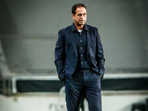 גם רוני לוי סופג כרטיס צהוב, אחרי דרישה שלו להוציא כרטיס צהוב לאחד משחקני פ``ת (עודד קרני)