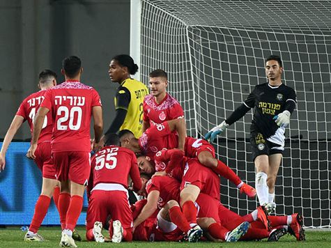 האדומים של ניר קלינגר הגיעו לרבע הגמר אחרי שעברו בסיבוב ח` את הפועל אשקלון (0:4) ובשמינית הגמר את מכבי נתניה (1:3) (ברני ארדוב)