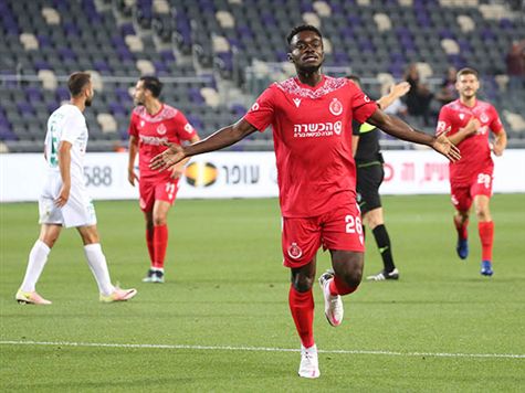 <STRONG>גיל יצחק פרץ באגף ימין ושלח כדור ארוך לבואטנג החופשי. הגנאי התקדם מעט ושלח טיל שטוח&nbsp;מ-23 מטרים לפינת שערו של זלמנוביץ`. שער נהדר של הקשר (אודי ציטיאט)</STRONG>