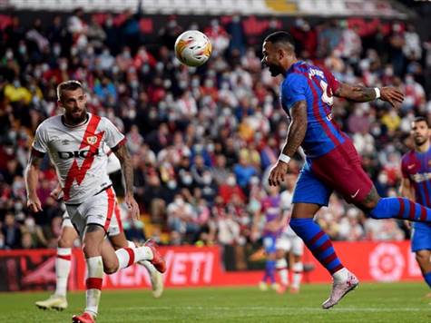 שריקה לסיום המחצית הראשונה בווייקאס: המארחת טובה יותר מבארסה, שמתקשה לפתח משחק חיובי (getty)