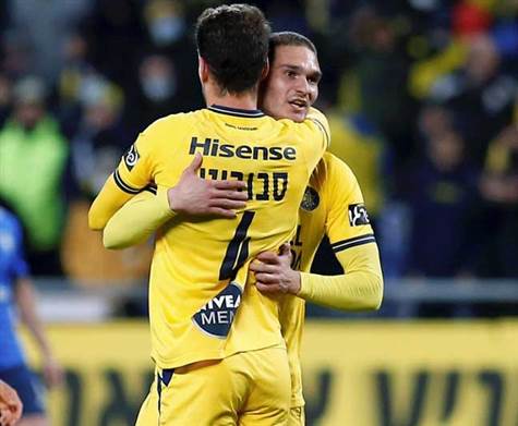 הצהובים עולים ל-0:1!!! יובאנוביץ`!! (אלן שיבר)