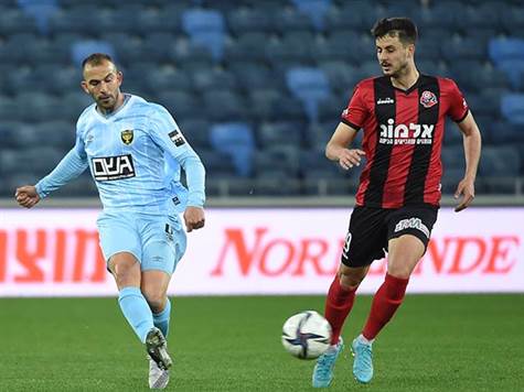 הרבה כדורגל יש לנו במשחק הזה, מעט הגנות - אבל מצבים רבים בשני הצדדים. וזה, כאמור, רק 0:1 (צילום: ברני ארדוב)