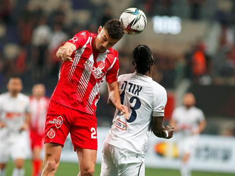 הפועל תל אביב כבר עם קרן שמינית בפחות מרבע שעה מתחילת המשחק (אלן שיבר)