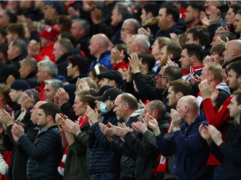 אוהדי ליברפול נתנו כבוד לרונאלדו. שחקני ליברפול לא נותנים כבוד ליונייטד עד כה (GETTY)