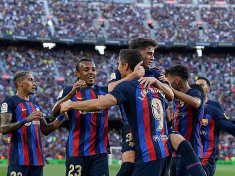 בישול ענק לדמבלה שהשאיר את השחקן הצעיר לבד מול מאסיפ. מחצית נפלאה של ברצלונה (GETTY)