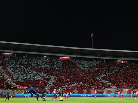 הקהל בבלגרד דאג לתפאורה ראויה (Srdjan Stevanovic/Getty Images)