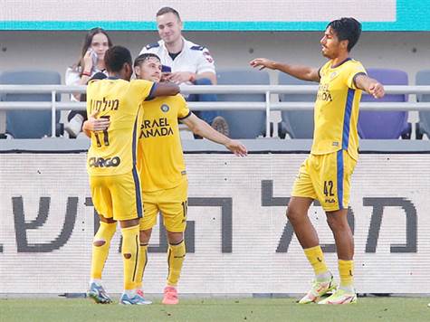 כדור של מילסון שהגיע אל הקשר, נשלח לרשת מהרגל שלו, מעבר לנחפאווי השוער (אלן שיבר)