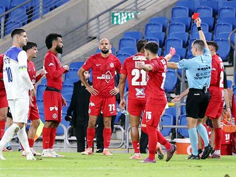 <strong>בעקבות בדיקת VAR: אלקוקין הורחק באדום ישיר!</strong> קצת יותר מעשר דקות יש לק``ש למצוא כאן שער שיוויון דרמטי (אלן שיבר)