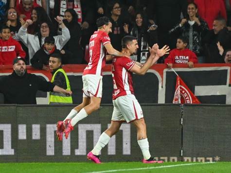 <strong>שער! הפועל באר שבע עלתה ל-1:2: </strong>אור בלוריאן התרומם מעל כולם ונגח את הכדור לרשת (ברני ארדוב)