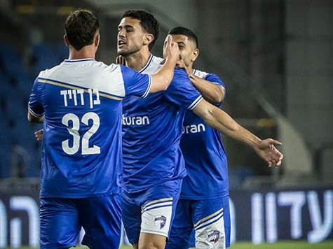 שחקני ק``ש חוגגים יתרון מהיר&nbsp;(עודד קרני)