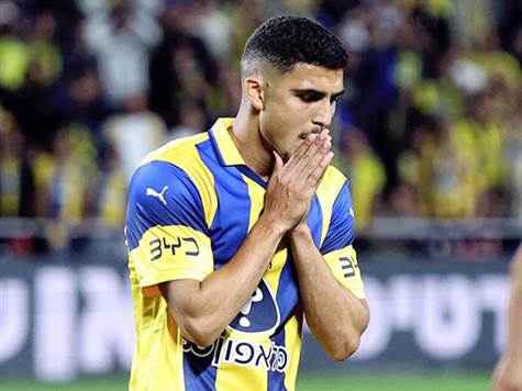 איזה פספוס של מכבי ת"א! מדמון חטף כדור, שעט קדימה ובעט למסגרת, אך אליאסי עצר. הכדור החוזר הגיע לנוי, אך הקשר בעט רע החוצה. (אלן שיבר)