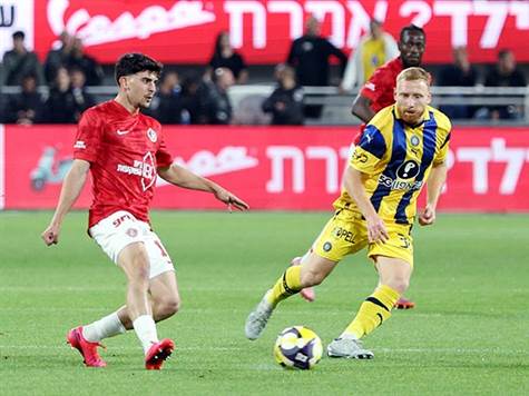 מחצית בדרבי התל אביבי: מכבי יורדת ביתרון על הפועל משער של דור פרץ בדקה ה-25. הקשר, שכבש את שערו ה-15 העונה, עלה על הלוח 13 דקות אחרי שאופק מליקה הדף פנדל רע של סתיו טוריאל (אלן שיבר)