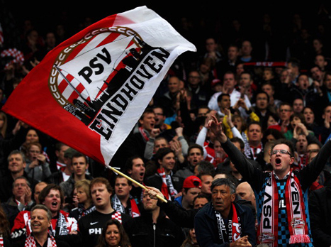 מקווים להפתיע. אוהדי פ.ס.וו מוכנים (getty)