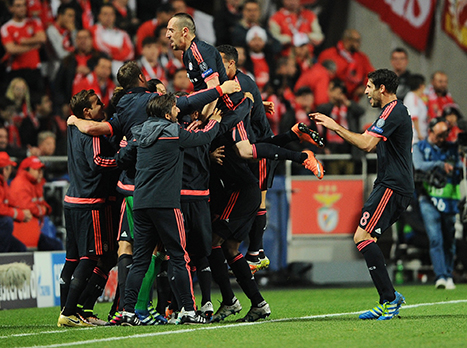 תמונת המשחק שלנו - באיירן חוגגת בטירוף העפלה לחצי הגמר (getty)