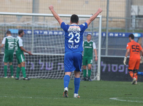 <STRONG>השליטה על כר הדשא תורגמה לשער (אנצ`ו גוש)</STRONG>