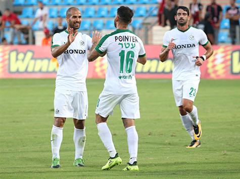 תמונת המחצית שלנו - אלברמן ועטר חוגגים את השער השני של הירוקים (צילום: יוסי שקל)