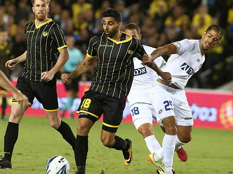 קצב המשחק נרגע משמעותית בדקות האחרונות (צילום: אלן שיבר)