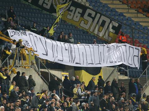 האוהדים שוב לא מניחים לטביב ובן זקן (דני מרון)