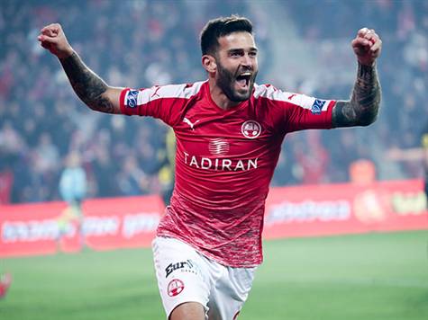 בוזגלו הכשיל את ניב זריהן, אבל זה היה מחוץ לרחבה. עוד טעות גדולה של יפת ושופט הרחבה יגאל פריד שעמד ממש קרוב לאירוע (דני מרון)