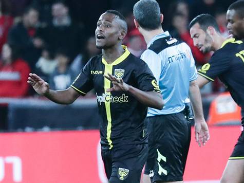 ב``ש מנסה לצנן את ההתלהבות של בית``ר, אבל למען האמת האורחת נראית די שבורה (דני מרון)