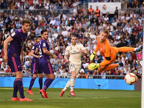 בייל מפציץ את המשקוף! ריאל מתקרבת לשער (getty)