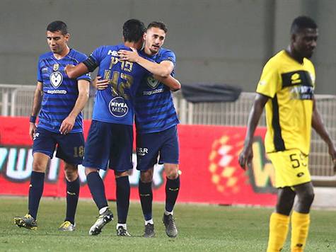 ארבע דקות הספיקו לו כדי לסחוט פנדל ולכבוש. אצילי (צילום: אלן שיבר)