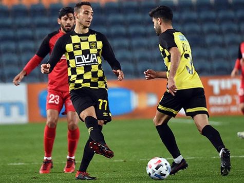 בית``ר לא ממש מצליחה למצוא מענה (ברני ארדוב)