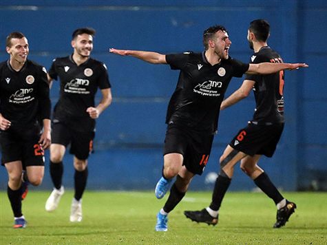 כפר שלם היא אחת משלוש נציגות של הליגה הלאומית ברבע הגמר (יחד עם הפועל עפולה ובית``ר ת``א/בת ים). היא נהנתה מהגרלה די נוחה כדי להגיע לשלב המתקדם: בסיבוב ח` עברה את א.ס. אשדוד (1:3) ובשמינית הגמר את הפועל ירושלים (0:1) (ברני ארדוב)