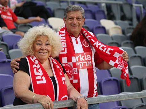 גם ביציעים אפשר לראות חיוכים (אודי ציטיאט)