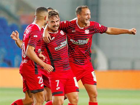 <STRONG>0:1 להפועל חדרה!</STRONG> פלשקוצ`נקו קיבל כדור מגלזר כ-25 מטרים מהשער, ושיגר אותו לרשת של שאבי! (אלן שיבר)