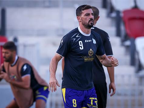 אחרי שהובסה מול מכבי ת``א במחזור הפתיחה, העולה החדשה הצליחה לאסוף במחזור הקודם נקודת ליגה ראשונה עם 1:1 ביתי מול הפועל חיפה. הערב, העולה החדשה תנסה לאסוף עוד נקודות בליגת העל. שלומי אזולאי ואחמד עאבד יפתחו בחלק הקדמי של אדהם האדיה<BR><BR>(צילום: מאור אלקסלסי)