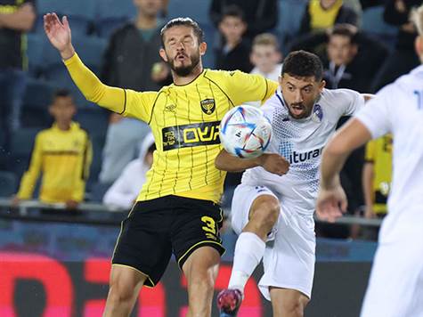 דקות קצת מתוחות: בינתיים יש המון עבירות, מעט מצבים יחסית (צילום: דני מרון)