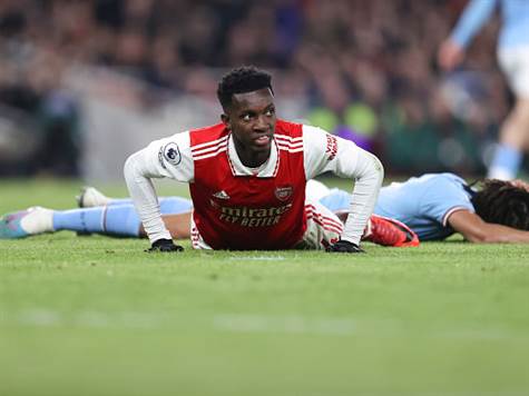 זה היה צריך להיות השני של ארסנל! כדור רוחב נהדר של טומיאסו חמק ממש ליד הרגל של אנקטיה! מזל גדול לסיטי במהלך הזה (GETTY)