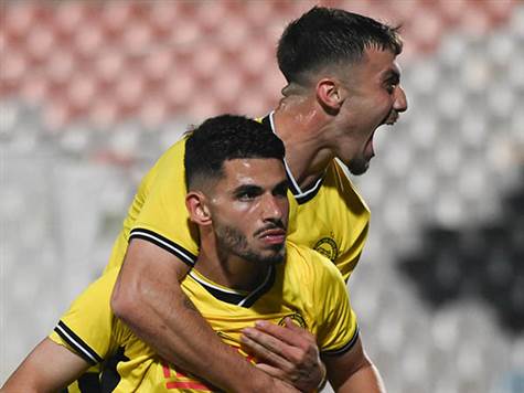 <STRONG>0:1 לנתניה!</STRONG> התקפה צהובה הסתיימה בכדור רוחב של רוטמן, ובר כהן בעט נהדר פנימה בנגיעה. (ברני ארדוב)