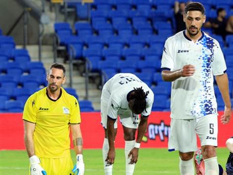 ריינה מנגד עם חמישה הפסדים רצופים ושבעה משחקים רצופים ללא ניצחון. הפעם האחרונה בה ריינה ניצחה הייתה ה-2:0 על חיפה בגביע הטוטו, אי שם באמצע אוגוסט. דווקא מול המוליכה היא תפתיע? (אלן שיבר)