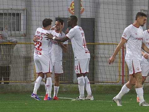 <strong>והנה השער של ב``ש! (צילום: לירון מולדובן)</strong>