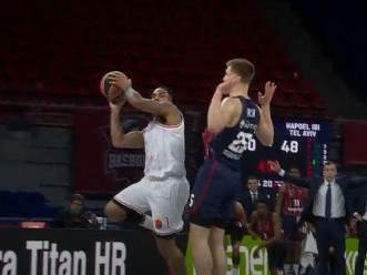 <strong>שלשה ענקית של ג'ונס!</strong>