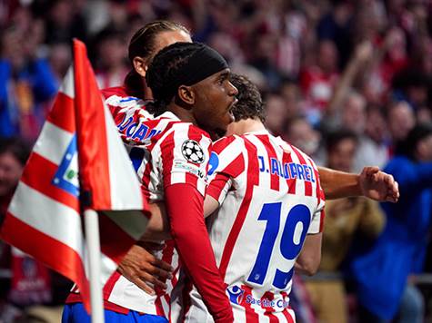 <strong>סיום במטרופוליטאנו! אתלטיקו מדריד אומנם מפסידה 2:1, אך עולה לחצי גמר ליגת האלופות בזכות 2:3 בסיכום המשחקים (Angel Martinez/Getty Images)</strong>