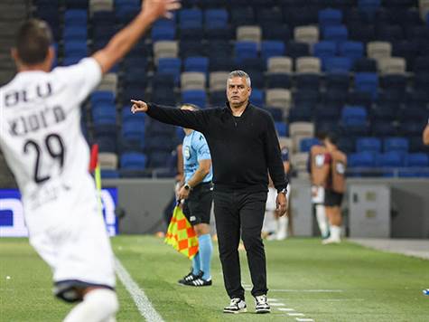 דקות אחרונות בסמי עופר. האם קבוצתו של חיים סילבס תצליח להשוות?&nbsp;(קובי אליהו)