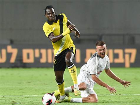 משחק רווי אקשן בנתניה (צילום: ברני ארדוב)