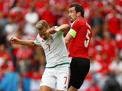 קפטן אוסטריה, כריסטיאן פוקס, במאבק אווירי