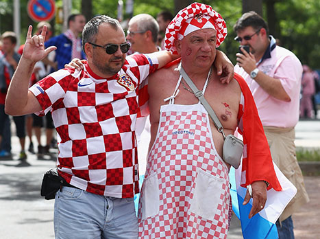 האוהדים הקרואטיים תמיד מביאים צבע (getty)