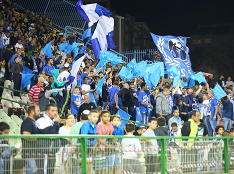 הקהל של הפועל אשקלון במצב רוח טוב בפתיחה (לירון מולדובן)