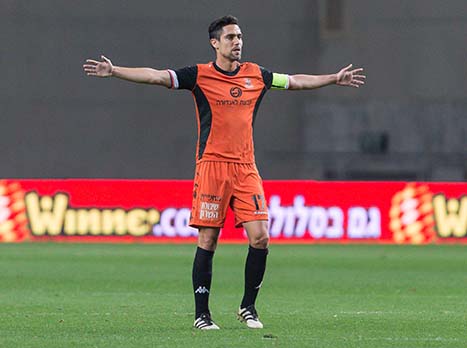 עזוז מתוסכל מההחמצות (צילום: עודד קרני)