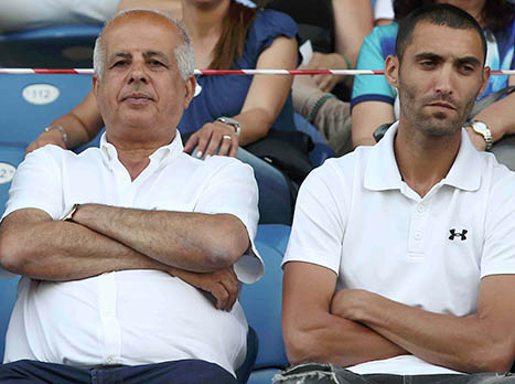 אבי לוזון ועומר גולן. בטוח לא מרוצים ממה שהם רואים (צילום: אלן שיבר)