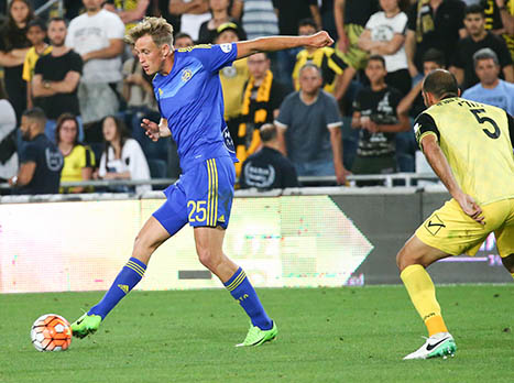 שוינפלד לפני מורי. הזמן הולך ואוזל למכבי ת``א (צילום: דני מרון)