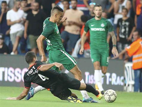 משחק שקול במחצית הראשונה, למרות הלחץ של האורחים